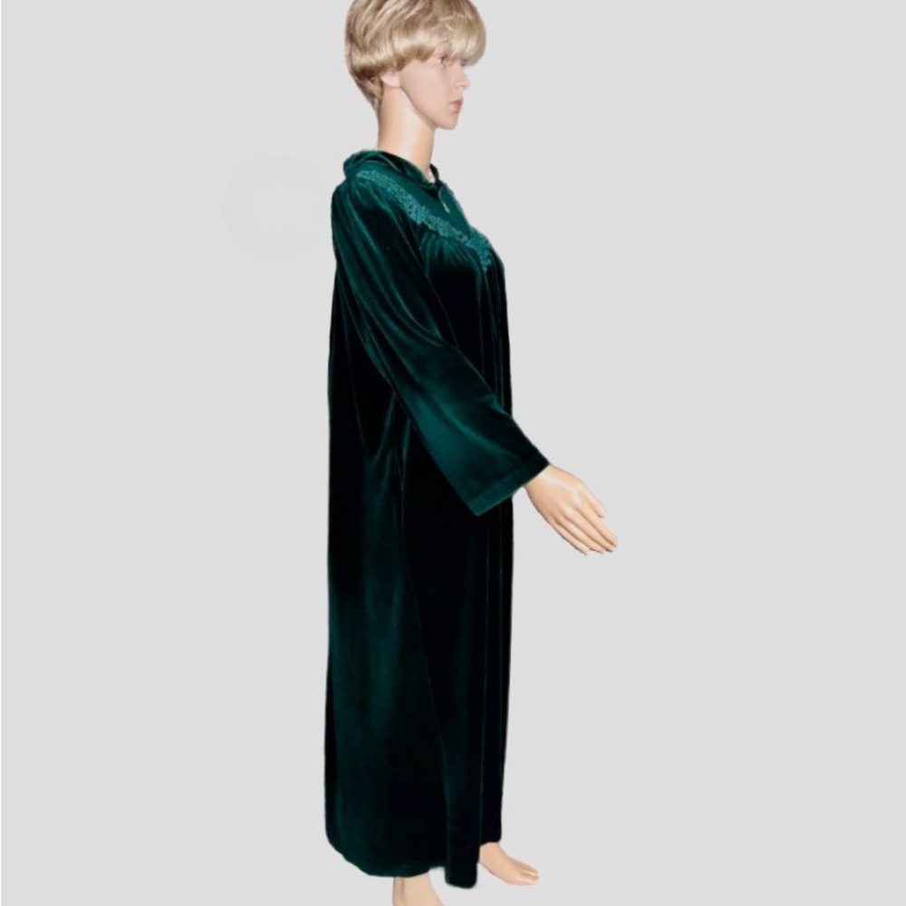 Komar ~ Vintage ~ Women’s Large ~ Velvet  ~ Green Robe W/ Floral Lace - Picture 4 of 16